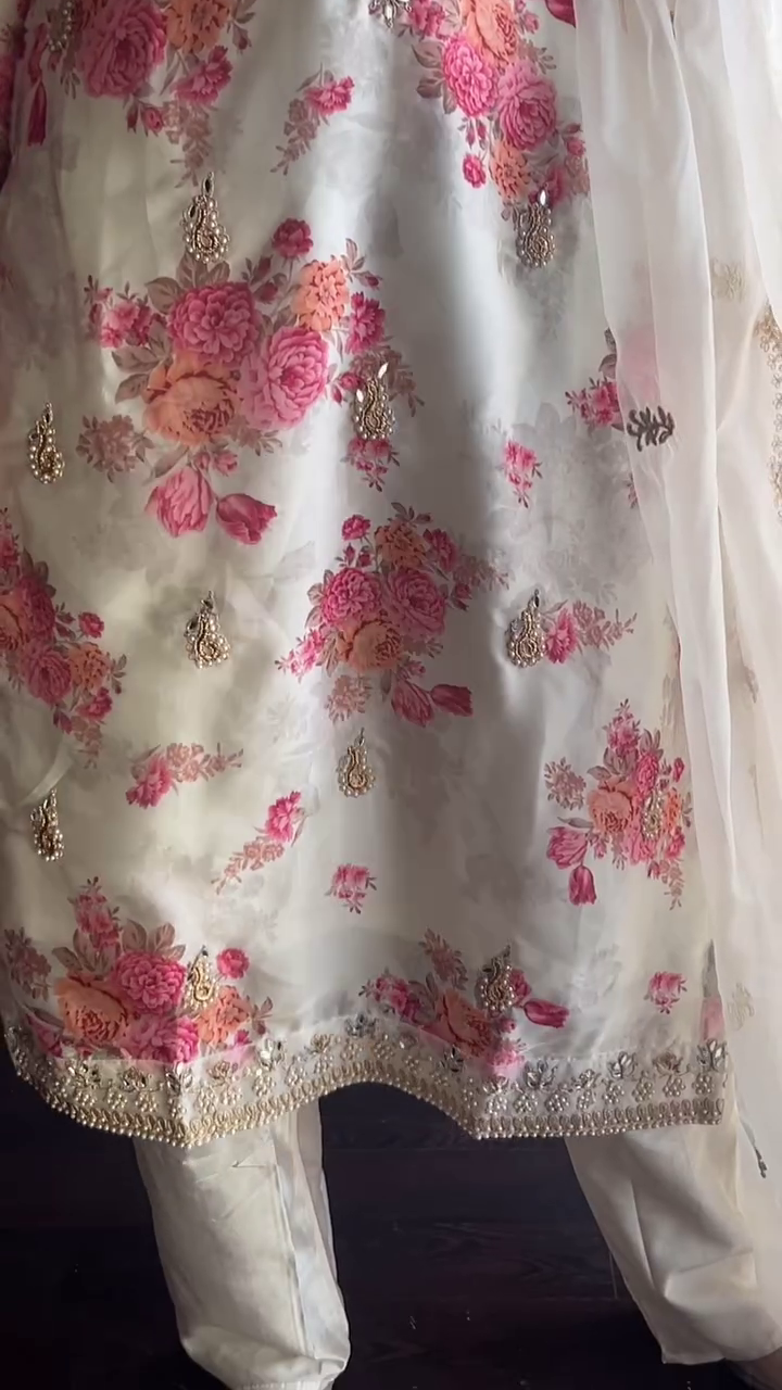Women's Chikankari Kurti with Net Dupatta - Image 3